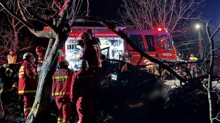 Accident grav în Satu Mare. Un adolescent a ajuns la spital după ce maşina în care se afla s-a izbit de un copac