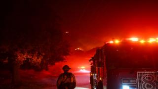 Un nou incendiu de vegetație a izbucnit lângă Los Angeles. Peste 30.000 de persoane şi-au părăsit casele