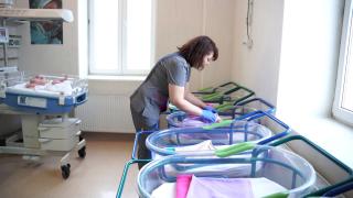 Mamele şi medicii cer redeschiderea de urgenţă a maternităţii din Timişoara. Instituţia este închisă de mai bine de o lună