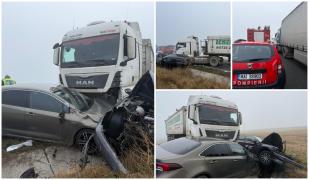 Accident grav surprins de o cameră de bord în Tulcea. Un camion lovit frontal de o maşină care circula pe contrasens