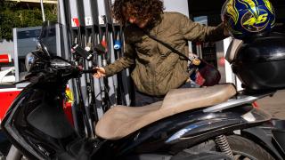 Ţara din UE care vrea să interzică vânzarea de combustibil motocicliștilor fără cască
