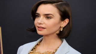 Lily Collins şi regizorul Charlie McDowell au devenit părinţi cu ajutorul unei mame surogat: "Te iubim până la lună și înapoi"