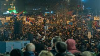 Protest uriaş în Serbia, la 3 luni de la tragedia din Novi-Sad. Zeci de mii de oameni au blocat podurile peste Dunăre