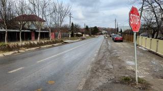 Comuna aflată în faliment, după asfaltarea unor drumuri. Are de returnat o sumă echivalentă cu bugetul localităţii pe un an