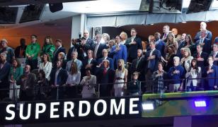 Super Bowl 2025. Americanii au plătit şi 8.000$ pentru a urmări finala din tribune. Trump, primul preşedinte care participă la eveniment