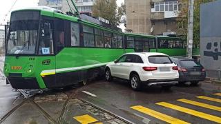 STB vrea să îi ia o sumă uriaşă şoferului care a blocat tramvaiele cu un Lamborghini