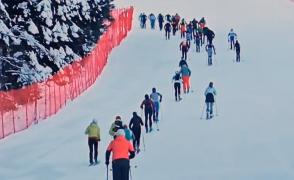 Cei mai buni schiori-alpiniști din România se întrec la Poiana Brașov. A început Campionatul Național de Schi Alpinism