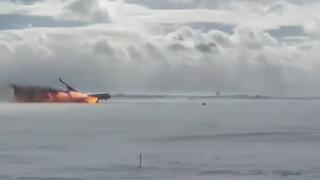 Momentul în care avionul din Toronto ia foc şi se răstoarnă la aterizare. 18 persoane, în stare gravă