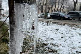 Ger de crapă pietrele, după 4 zile de viscol şi ninsori în Capitală. Codul galben de frig, valabil până luni