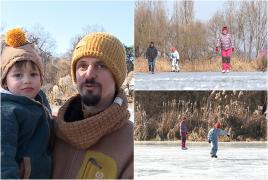 Gerul a încremenit râul Mureş, iar stratul de gheaţă măsoară 10 cm. Imagini inedite cu patinoarul din mijlocul naturii