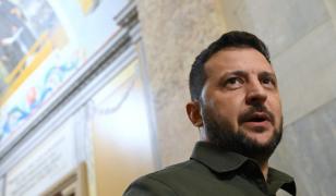 Trei ani de război în Ucraina. Zelenski, prins între armata rusă și Trump, își testează popularitatea într-un moment crucial