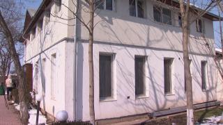 O bunică, internată într-un azil închis acum doi ani şi redeschis ilegal, a murit pe drumuri, plimbată între spital şi cămin