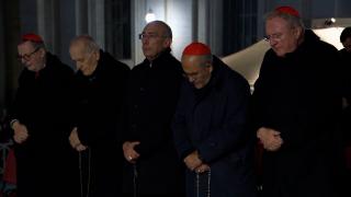 Papa Francisc, în stare "critică", dar stabilă. Donald Trump i-a transmis un mesaj de însănătoşire: "Dacă ne dorim să se facă bine, atunci este posibil"