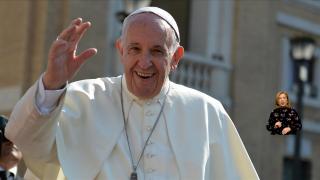 Starea de sănătate a Papei Francisc se ameliorează încetul cu încetul. Pontiful de 88 de ani şi-a reluat o parte din activităţi