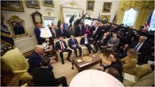 Mai mulți oficiali din SUA  iau în calcul să suspende transporturile de armament aflate în drum spre Ucraina. Zelenski, victima unei ambuscade?