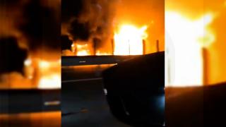 TIR cuprins de flăcări pe A1, între Traian Vuia şi Margina. Şoferul a ajuns de urgenţă la spital