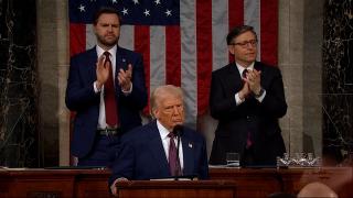 "Vă vom îmbogăţi". Trump nu renunţă la ideea de a anexa Groenlanda: "Într-un fel sau altul, o vom obţine"