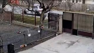 Filmul accidentului din judeţul Argeş unde un bărbat de 37 de ani şi-a pierdut viaţa, după ce a încercat o depăşire şi s-a izbit de alt vehicul