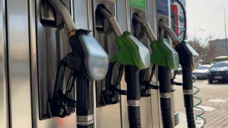 Şapte ieftiniri consecutive la carburanţi. Cât costă acum benzina şi motorina