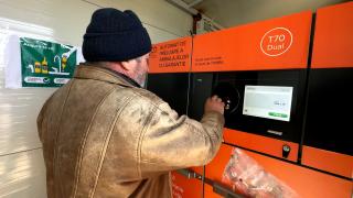 Fraudă uriașă, percheziții în Bucureşti și 10 județe. O grupare a inventat un sistem fictiv de reciclare a deşeurilor