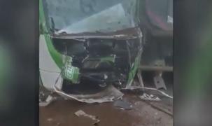 Un tramvai s-a ciocnit violent de o basculantă, pe Bulevardul Timişoara din Capitală. Un pasager de 69 de ani, rănit în urma impactului