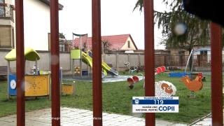 Acuzaţii grave la o grădiniţă din Timiş. O îngrijitoare, acuzată că are comportament agresiv cu cei mici