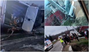 Accident grav în Iaşi. Un tânăr a murit, după ce duba în care se afla a intrat într-un stâlp