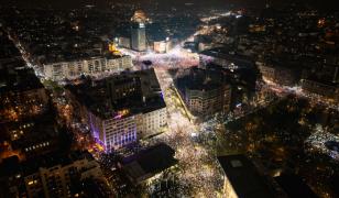 Parlamentul Serbiei acceptă demisia premierului Vucevic, un apropiat al preşedintelui Vucic