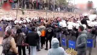 Proteste în Turcia, după arestarea primarului din Istanbul. Studenţii au spart zidul făcut de jandarmi, iar forţele de ordine au folosit gaze lacrimogene