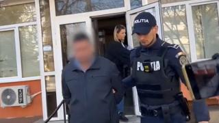 Profesor din Huedin, reţinut de poliţie după ce ar fi hărţuit sexual mai mult eleve în timpul orelor de curs. Individul nu ar fi la prima abatere