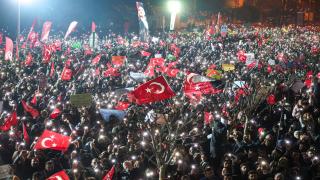 Creşte valul de furie în Turcia. Zeci de mii de oameni au protestat la Istanbul şi în marile oraşe, cerând demisia lui Erdogan