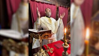 Un fals preot a păcălit un bătrân de 93 de ani cu peste 300.000 de euro: i-a promis un cavou, "operă de artă". Cazul i-a şocat pe poliţişti