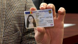 Românii care au domiciliul într-un stat membru al UE li se vor putea elibera cărţi electronice de identitate