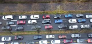 "Regula fermoarului" ar putea intra în Codul Rutier din România. Ce sancţiuni riscă şoferii care nu o respectă