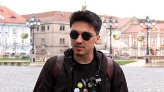 Mihai a plecat pe jos de la Timișoara, spre malul Mării Negre. Aventura sa poate fi urmărită pe reţelele de socializare