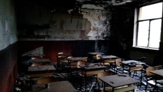 Incendiu într-o şcoală din Galaţi, provocat de un individ de 35 de ani. Un fost elev a devenit erou fără voie: a observat fumul şi a sunat la 112