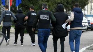 Doi dintre indivizii care au înjunghiat un adolescent de 15 ani au fost reţinuţi. Minorul aflat în grija statului a ajuns la spital