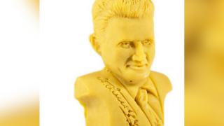 O firmă a dat lovitura după ce a început să vândă online săpunuri cu bustul lui Ceauşescu. S-a ales cu plângere penală