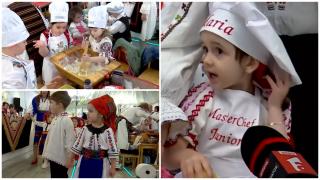 "Hai ţurai şi ţurai, cozonacul de Dubai!" Maria are doar 4 ani, dar este deja meşteră în pregătit aluatul