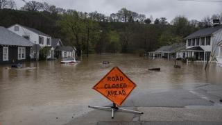 Furia naturii s-a dezlănţuit în SUA. 17 morţi, între care un copil de 5 ani, în urma inundaţiilor devastatoare