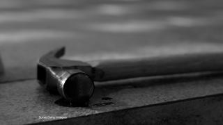 Bărbatul care şi-a bătut cu bestialitate fosta soţie şi i-a dat foc, de-abia ieşise din închisoare. Vecinii l-au auzit râzând în timpul atacului