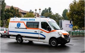 Un copil de 2 ani a căzut de la etajul 7 al unui bloc din Capitală. A supraviețuit, deși distanța era de peste 20 de metri