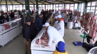 Capcanele ascunse în carnea de miel vândute la preţ de chilipir: ce riscuri ascund ofertele "prea bune" din Săptămâna Mare