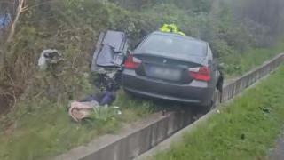 Imagini dramatice de la accidentul din Caraş-Severin, în care un tânăr a ars de viu, iar alţi doi se zbat între viaţă şi moarte