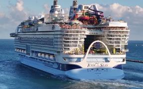 Doi turişti au pierdut îmbarcarea pe un vas de croazieră. Au fost aşteptaţi 30 de minute, iar când au ajuns, echipajul a ridicat scara