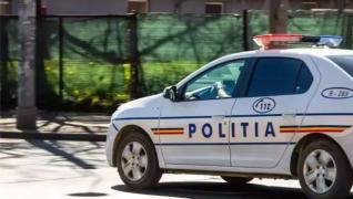 Șofer urmărit pe o stradă din Sectorul 1 şi blocat în trafic: o maşină de poliţie a fost avariată. Bărbatul era beat şi nu avea permis