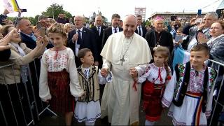 "Când a sosit, norii s-au risipit. A fost lumină din lumină". Cum a cucerit Papa Francisc inimile românilor în 2019, după o vizită istorică