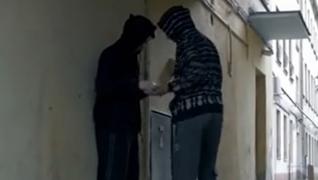 Peste 2 kg de canabis, ascunse printre haine şi jucării. Drogurile urmau să ajungă pe litoral, de 1 Mai