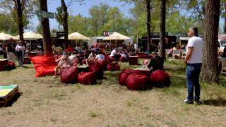 Cum se petrece în Mamaia în prima zi din minivacanţa de 1 mai. În cluburi se anunţă distracţie până în zori