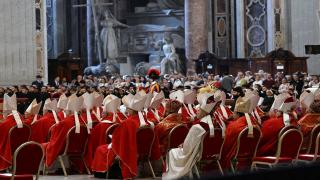 Conclavul pentru alegerea noului Papă începe miercuri. Cardinalii discută prioritățile Bisericii